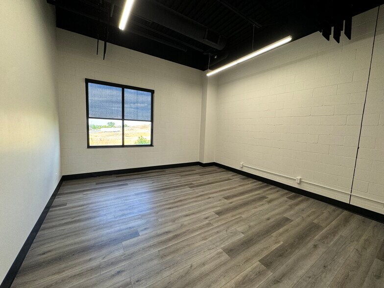 More Photos Of 1363 Horizon Ave, Lafayette Warehouse For Sale