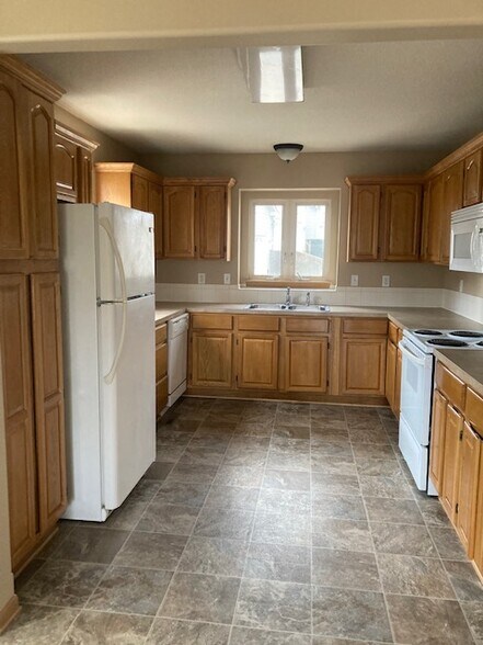 More Photos Of 3005-3033 S Shrank Cir, Independence Apartments For Sale