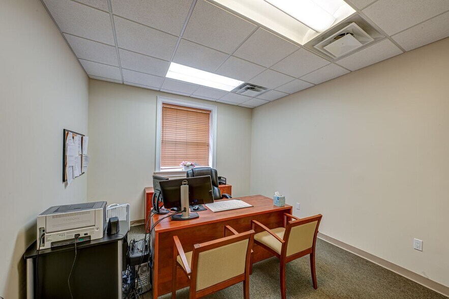 More Photos Of 1698 Roosevelt Ave, Bohemia Office For Sale