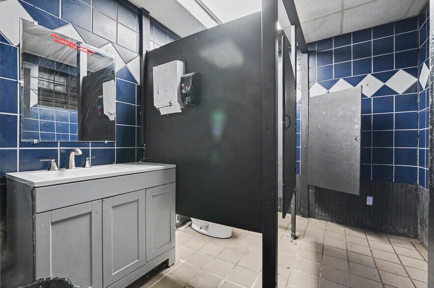 More Photos Of 244 N Water St, Kent Bar For Sale