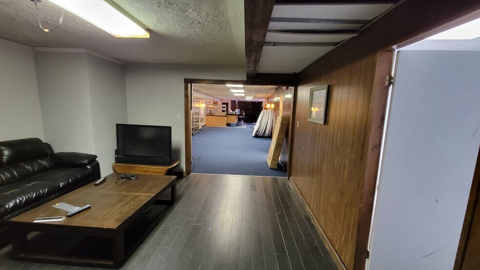 More Photos Of 27531 Grand River St, Livonia General Retail For Sale