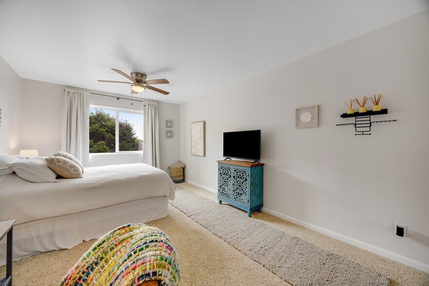 More Photos Of 129 Lower Pacific Dr, Whitethorn General Retail For Sale