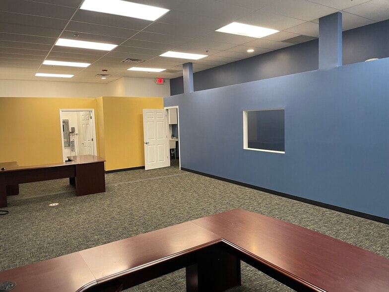 More Photos Of Eola and Hafenrichter Rd @ Hafenrichter Road, Aurora Unknown For Lease