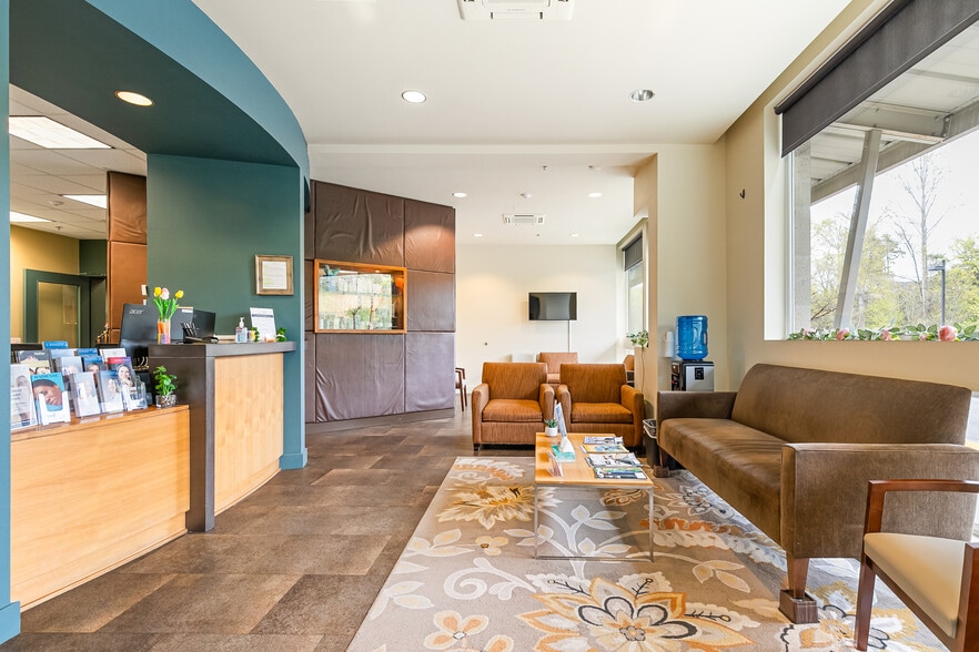 More Photos Of 905 Squalicum Way, Bellingham Flex For Sale