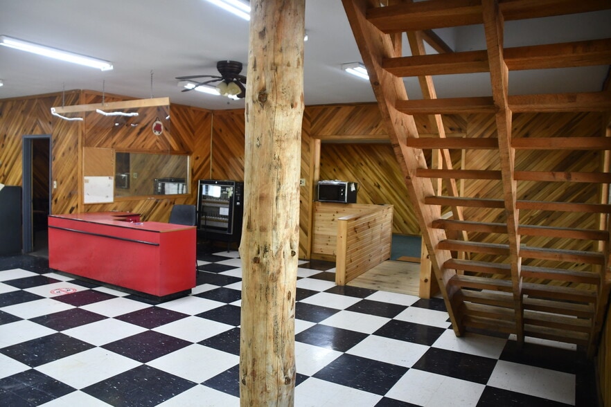 More Photos Of 138 Chestnut St, Marienville General Retail For Sale