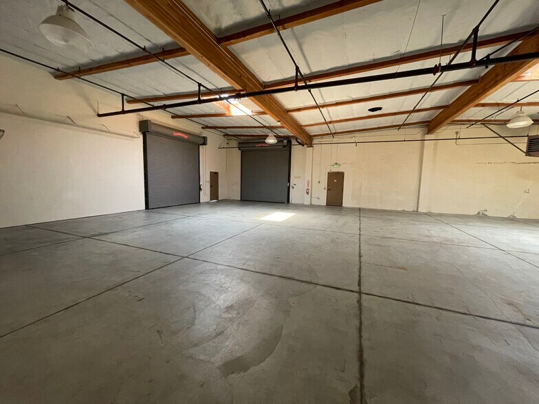 More Photos Of 943 N Shoreline Blvd, Mountain View Light Manufacturing For Lease