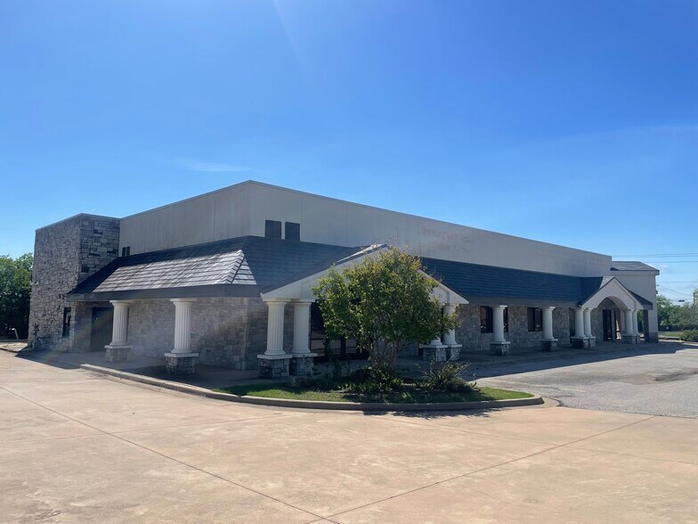 More Photos Of 1202 Brookview Dr, Ardmore Storefront Retail Office For Sale