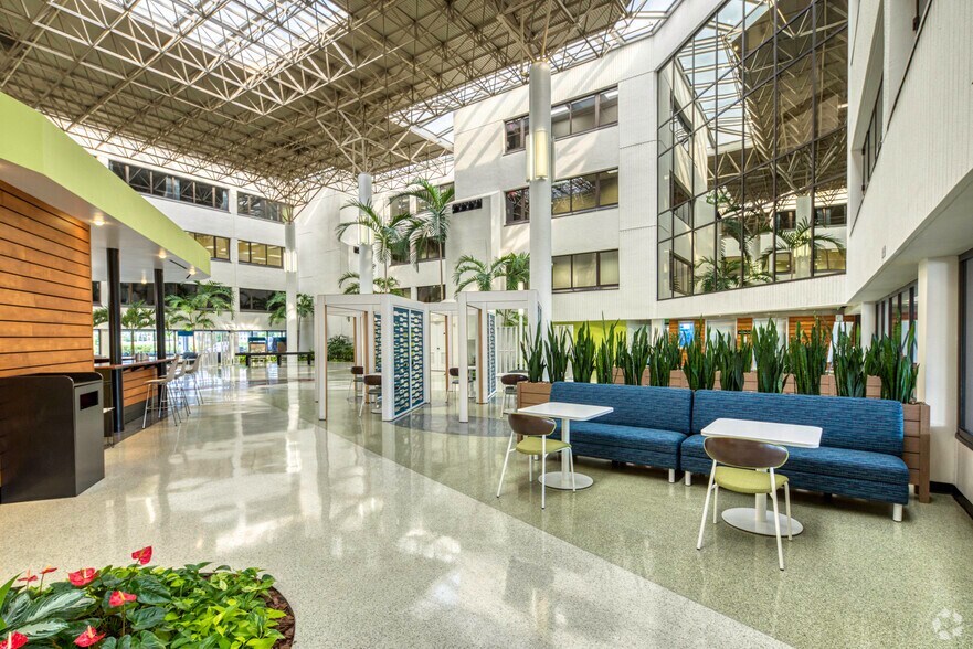More Photos Of 405 N Reo St, Tampa Office For Lease