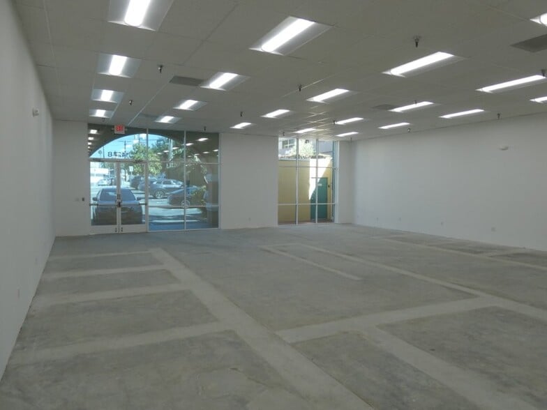 More Photos Of 1427 W Glenoaks Blvd, Glendale General Retail For Lease