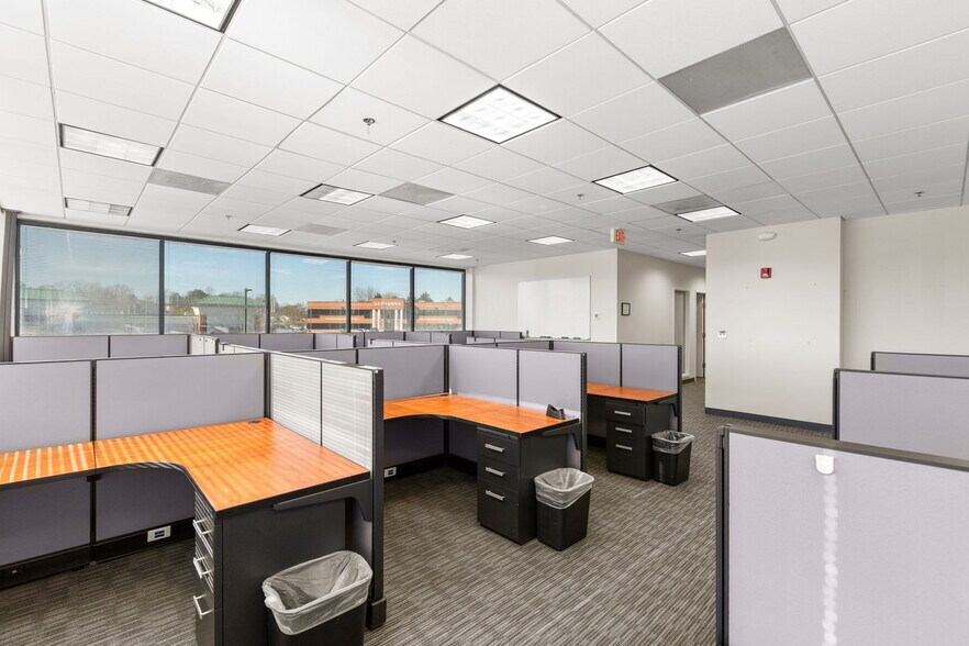 More Photos Of 10 Center St, Stafford Office For Lease