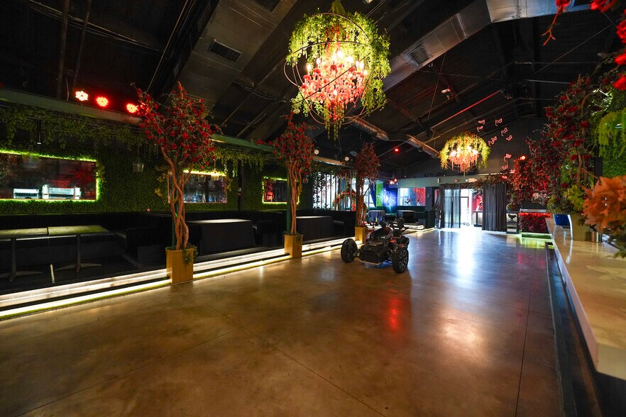 More Photos Of 2735 Washington Ave, Houston Freestanding For Lease