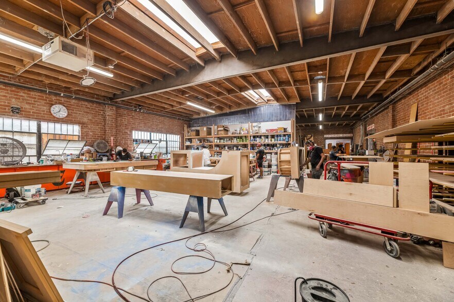 More Photos Of 1448 E 58th Pl, Los Angeles Showroom For Lease