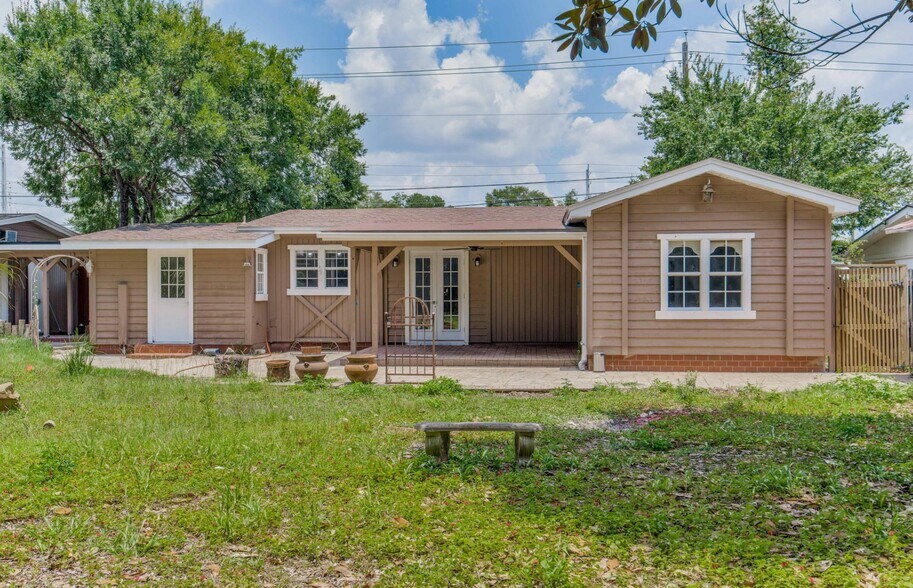 More Photos Of 815 Beverly Pky, Pensacola General Retail For Sale