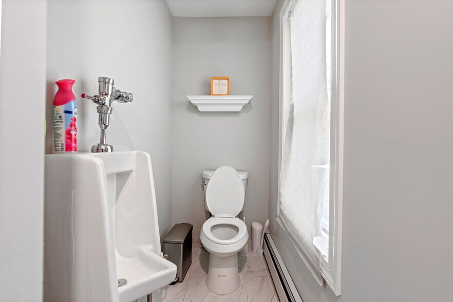 More Photos Of 6939 Amboy Rd, Staten Island Office For Lease