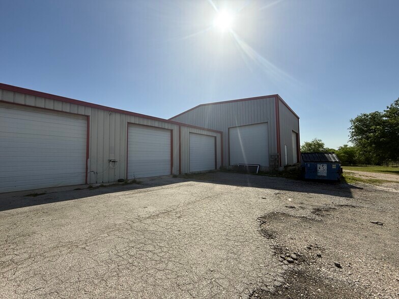 More Photos Of 1237 W Oaklawn Rd, Pleasanton Industrial For Lease