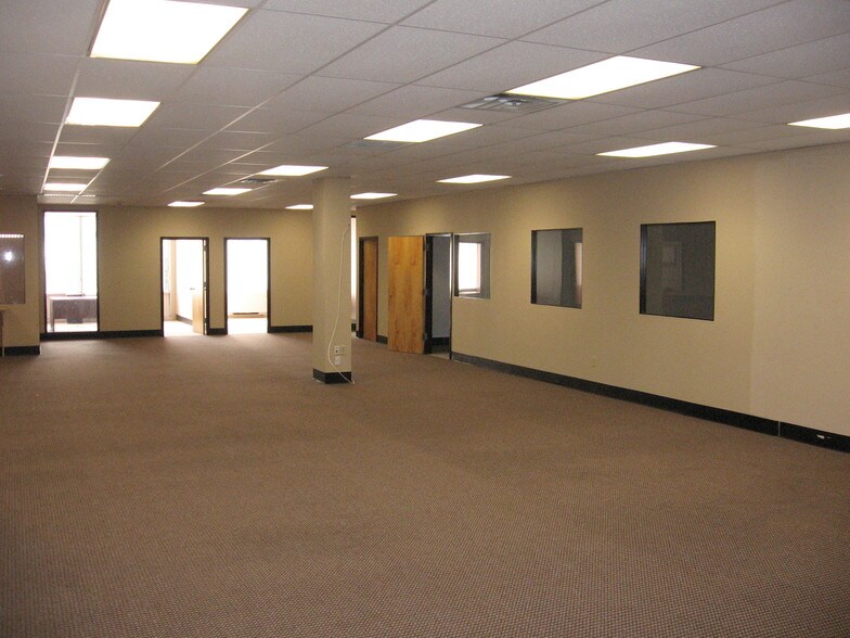 More Photos Of 76 Progress Dr, Stamford Research And Development For Lease