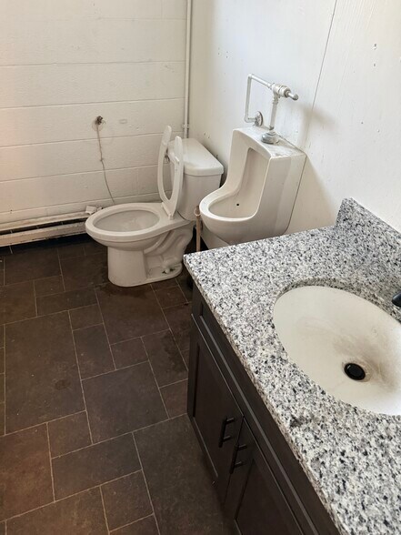 More Photos Of 630 Trindale Rd, Trinity Warehouse For Lease