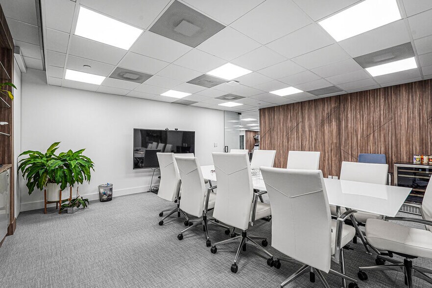 More Photos Of 1110 Brickell Ave, Miami Office For Sale