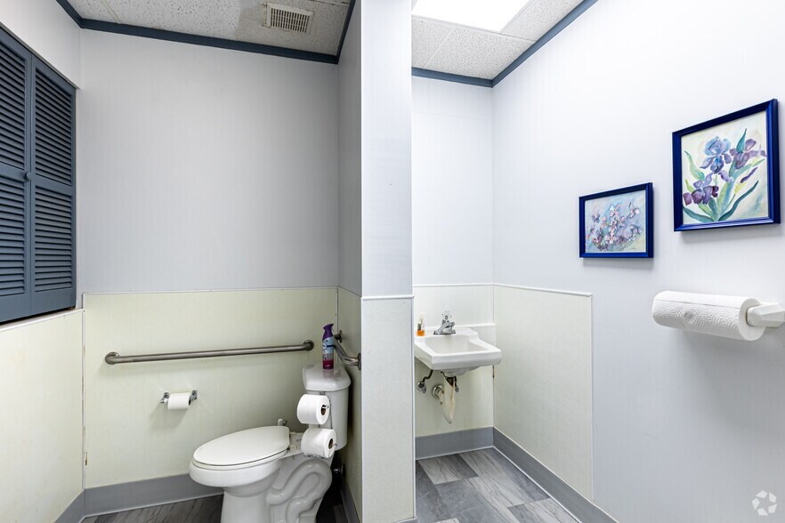 More Photos Of 816-818 NW Park Ln, Lee's Summit Office For Lease