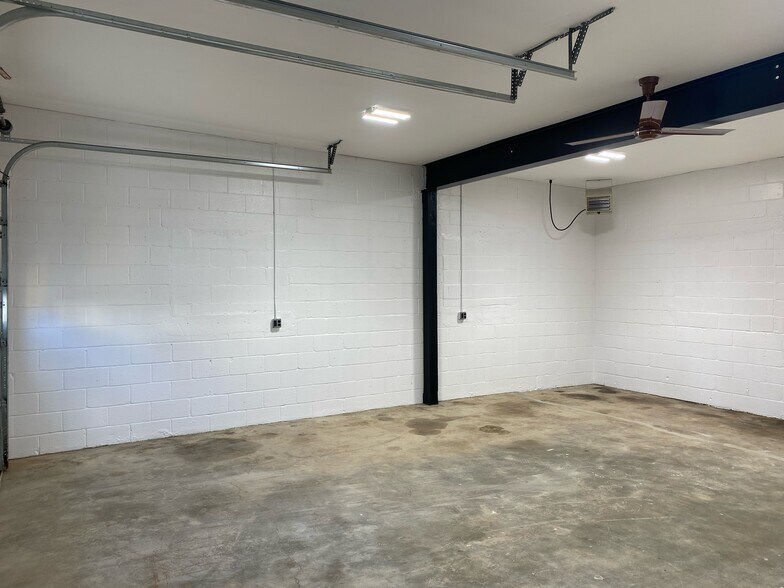 More Photos Of 134 Cockeysville, Cockeysville Warehouse For Lease