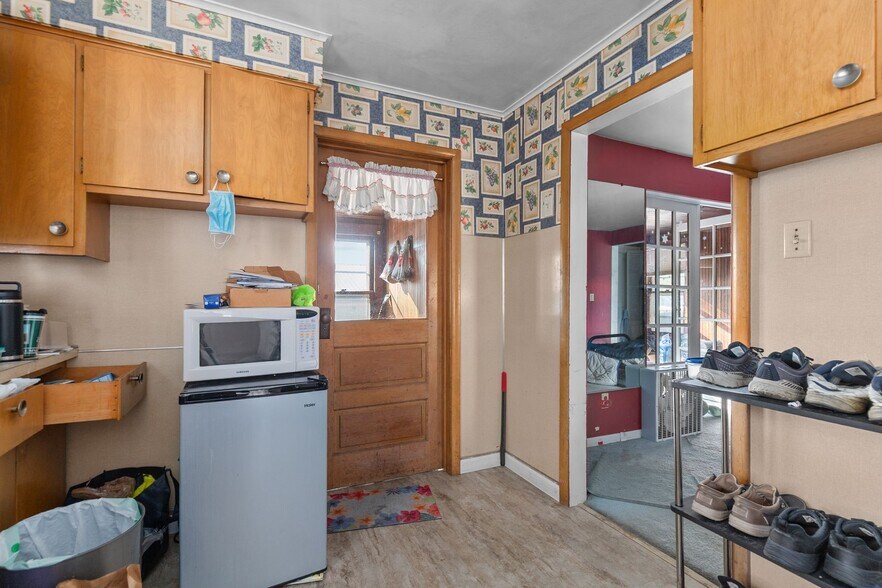 More Photos Of 754 N Main St, Oshkosh General Retail For Sale