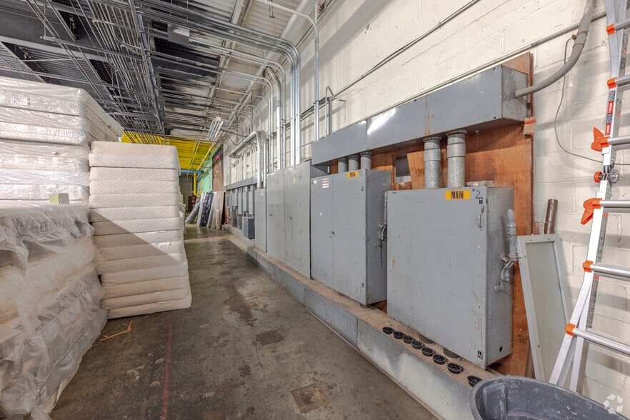 More Photos Of 855 Boston Post Rd, West Haven Freestanding For Lease