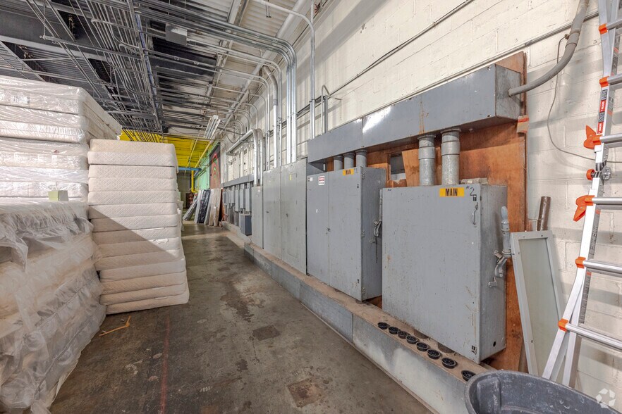 More Photos Of 855 Boston Post Rd, West Haven Freestanding For Lease