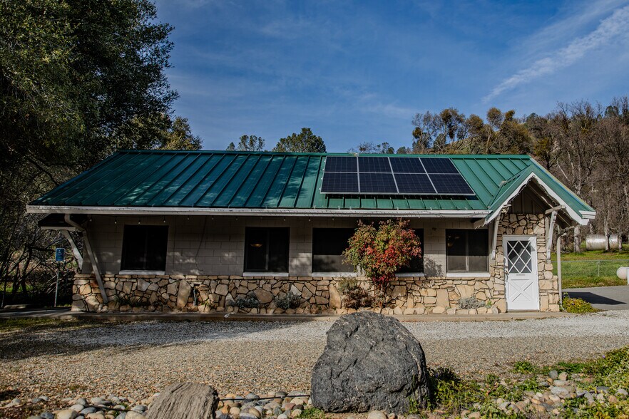 More Photos Of 35572 Highway 41, Coarsegold Office For Sale