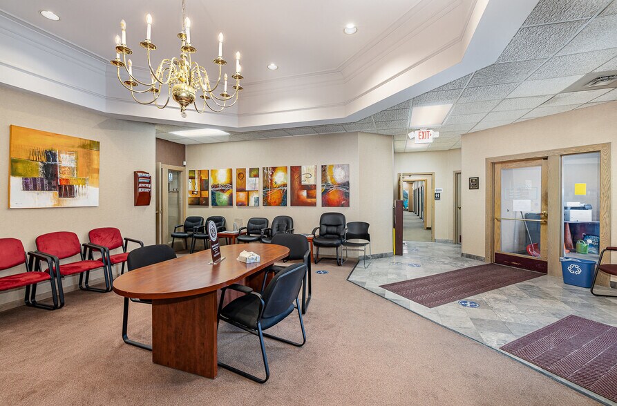 More Photos Of 1781 W County Road B, Saint Paul Office For Sale