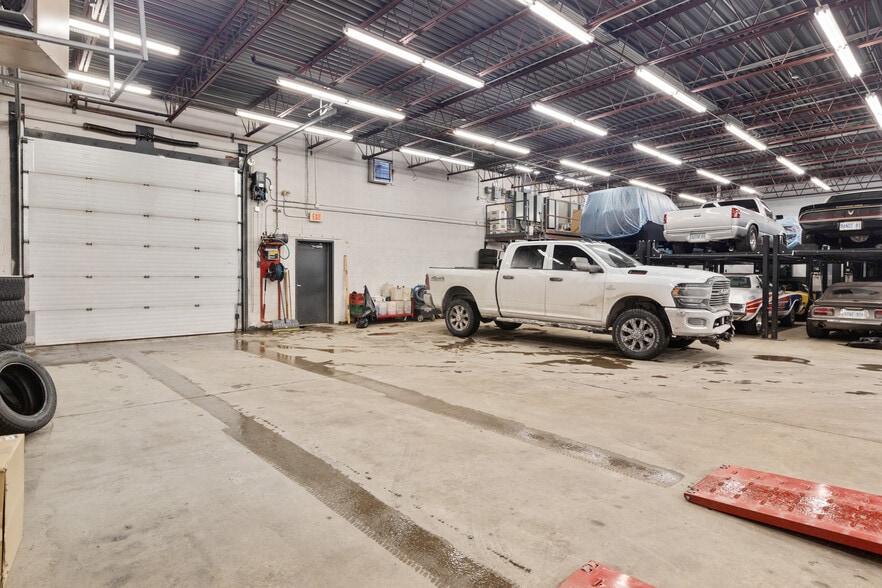 More Photos Of 87 Bentley Ave, Ottawa Industrial For Lease