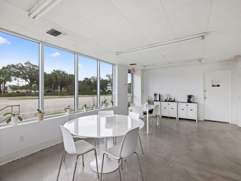 More Photos Of 675 US Highway 1, Vero Beach Warehouse For Lease