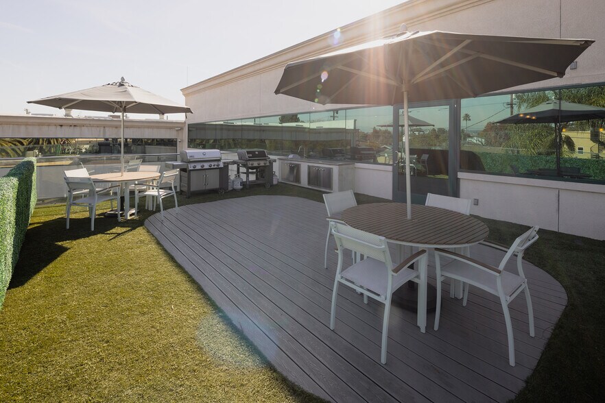 More Photos Of 5450 W 83rd St, Los Angeles Research And Development For Lease