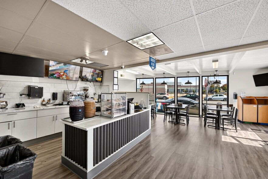 More Photos Of 2300 Bay Rd, Redwood City Fast Food For Sale
