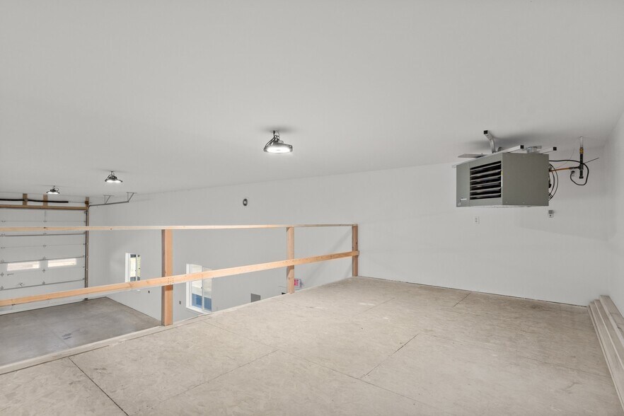 More Photos Of 7535 Roughsawn Dr, Helena Showroom For Lease