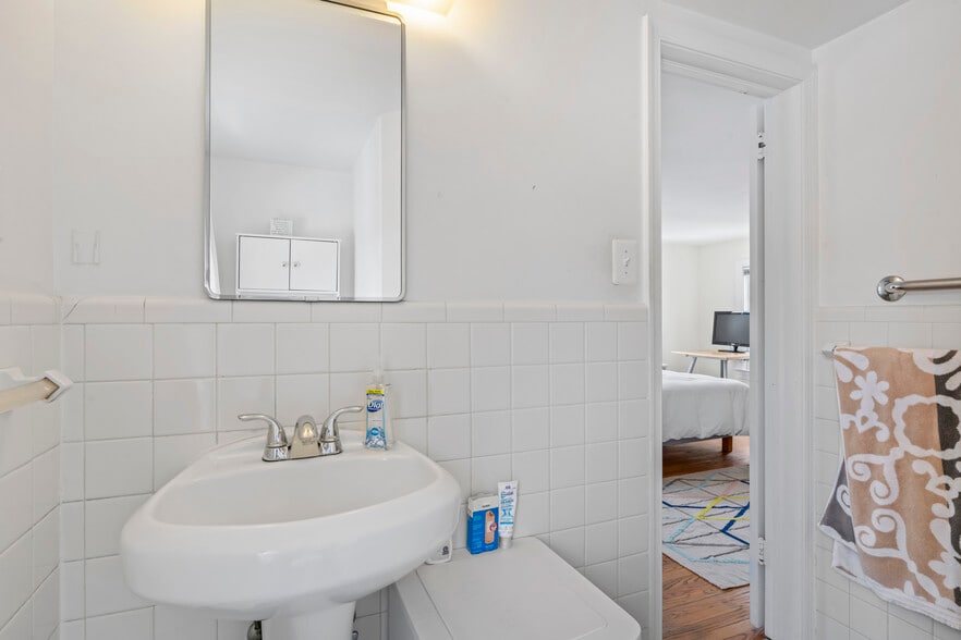 More Photos Of 4235 Chain Bridge Rd, Fairfax Office For Sale