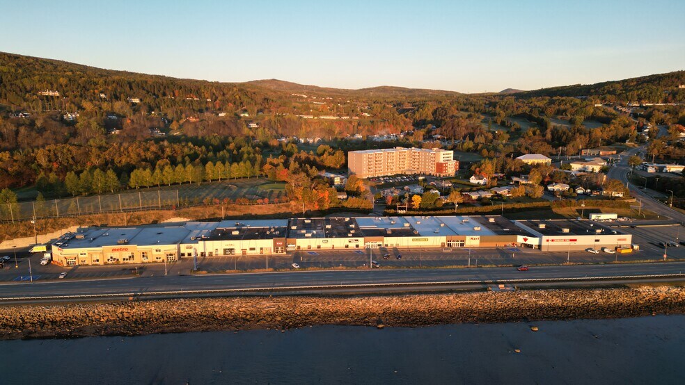 Primary Photo Of 153-375 Boul De Comporté, La Malbaie General Retail For Lease