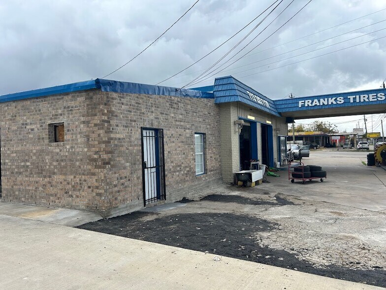 More Photos Of 14241 Main St, Houston Service For Lease