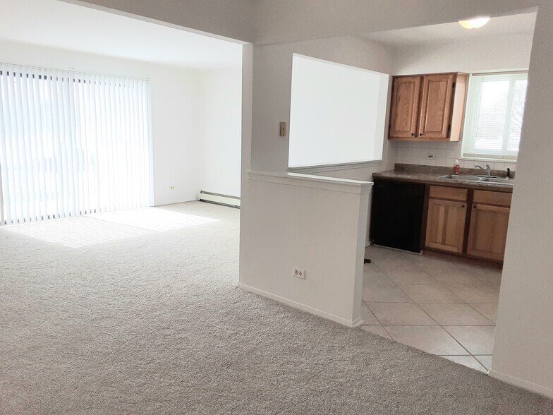 More Photos Of 1322 E 9th St, Lockport Apartments For Sale