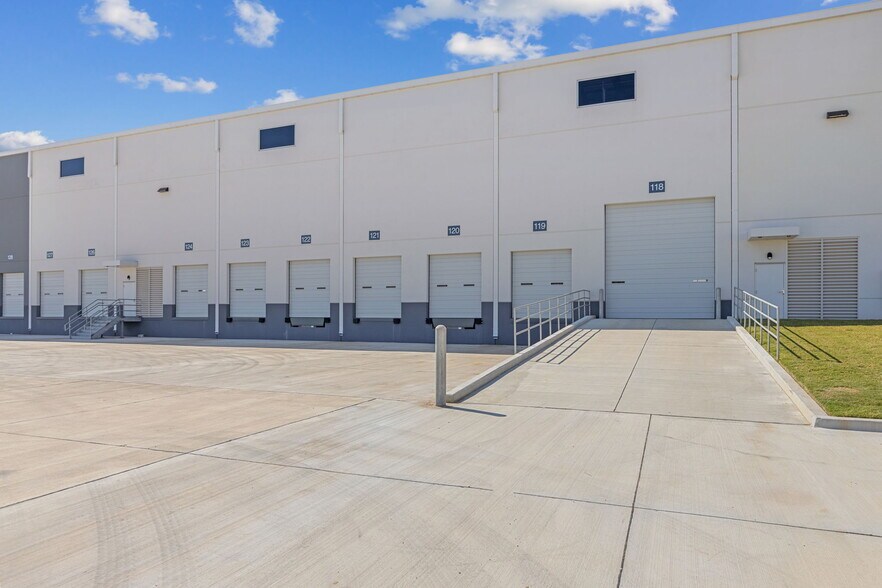 More Photos Of 1800 State Highway 121, Grapevine Distribution For Lease