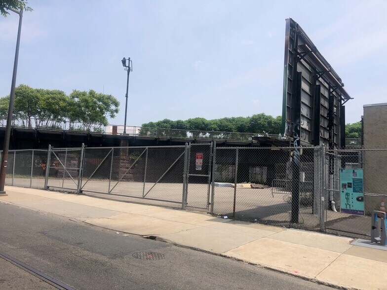 More Photos Of 403-407 N 12th St, Philadelphia Land For Lease