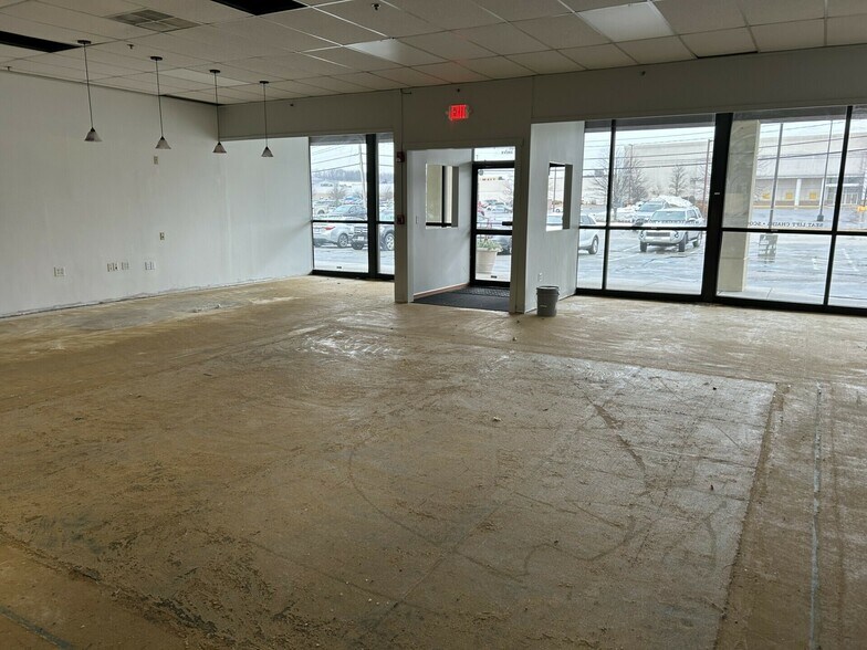 More Photos Of 165 Westgate Dr, Brockton Unknown For Lease