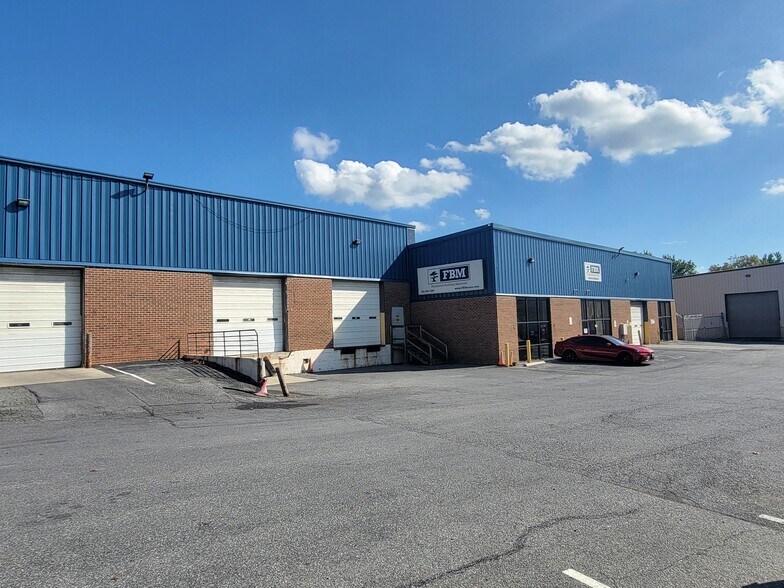 More Photos Of 7419 Lindbergh Dr, Gaithersburg Warehouse For Sale