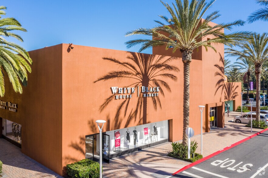 More Photos Of 2915-3011 El Camino Real, Tustin Unknown For Lease