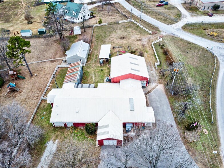 More Photos Of 2175 N Stone Chapel Ln, Fayetteville Light Distribution For Lease