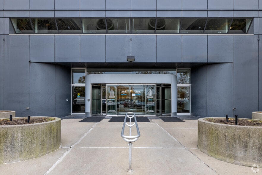 More Photos Of 18000 W Nine Mile Rd, Southfield Office For Lease