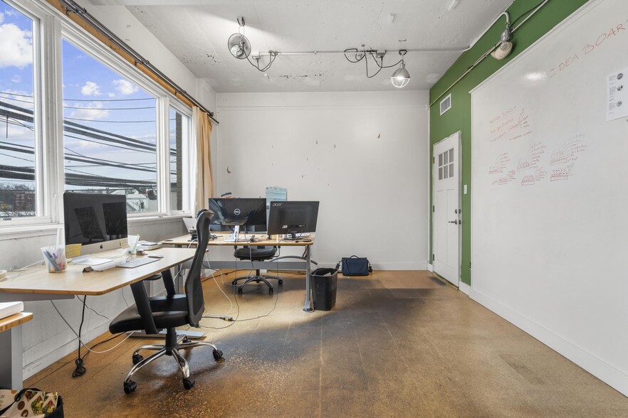 More Photos Of 207 Greenwich Ave, Stamford Showroom For Sale