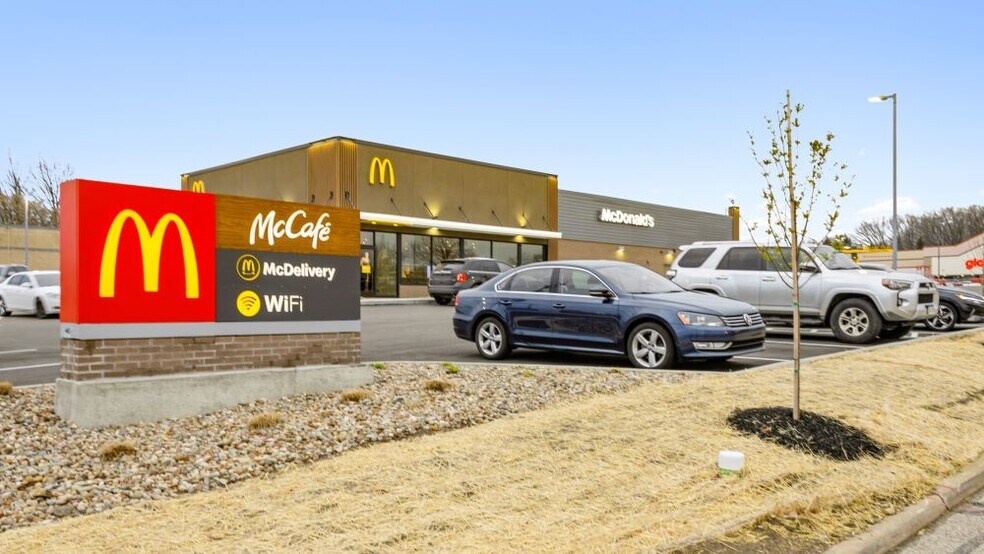 More Photos Of 1795 Snow Rd, Parma Unknown For Lease