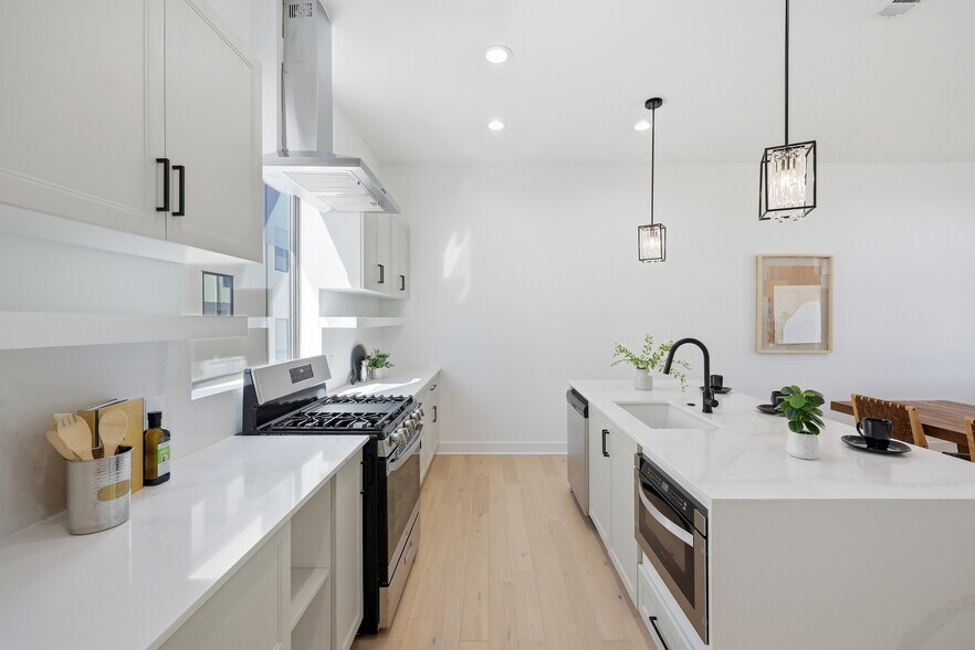 More Photos Of 2631 Kirby st, Dallas Multifamily For Sale