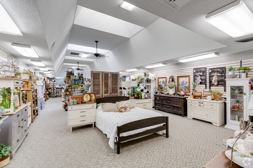 More Photos Of 2006-2024 S Airport Rd W, Traverse City Freestanding For Lease