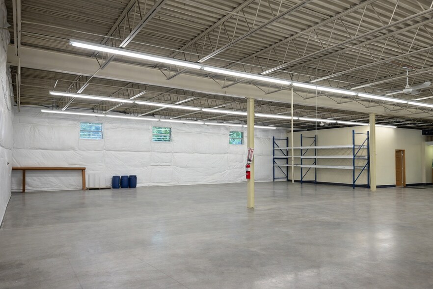 More Photos Of 1018 Cadillac St, Syracuse Light Manufacturing For Lease